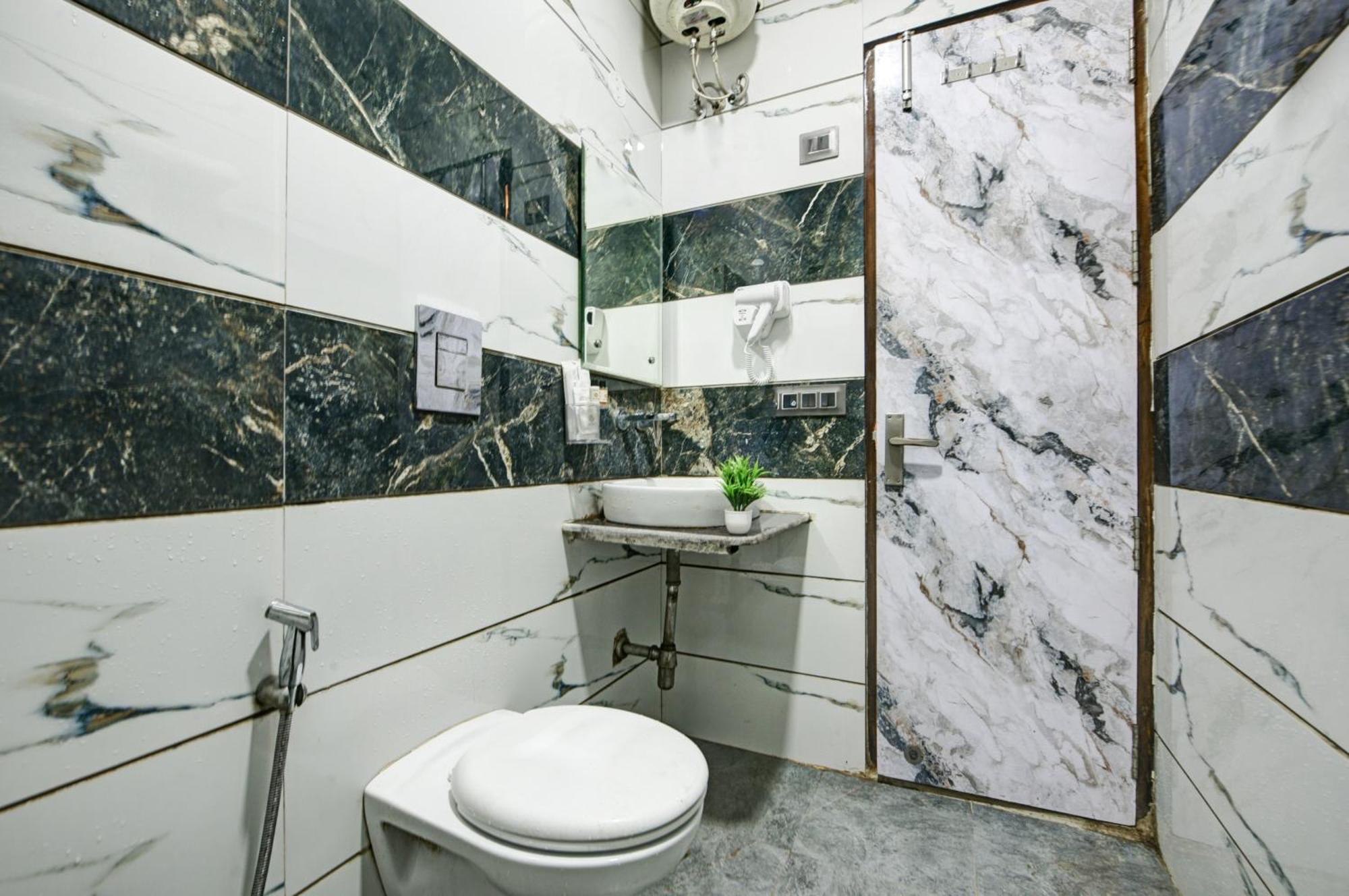 New Frontier - 2 Mins From Old Delhi Railway Station & Chandni Chowk Ngoại thất bức ảnh