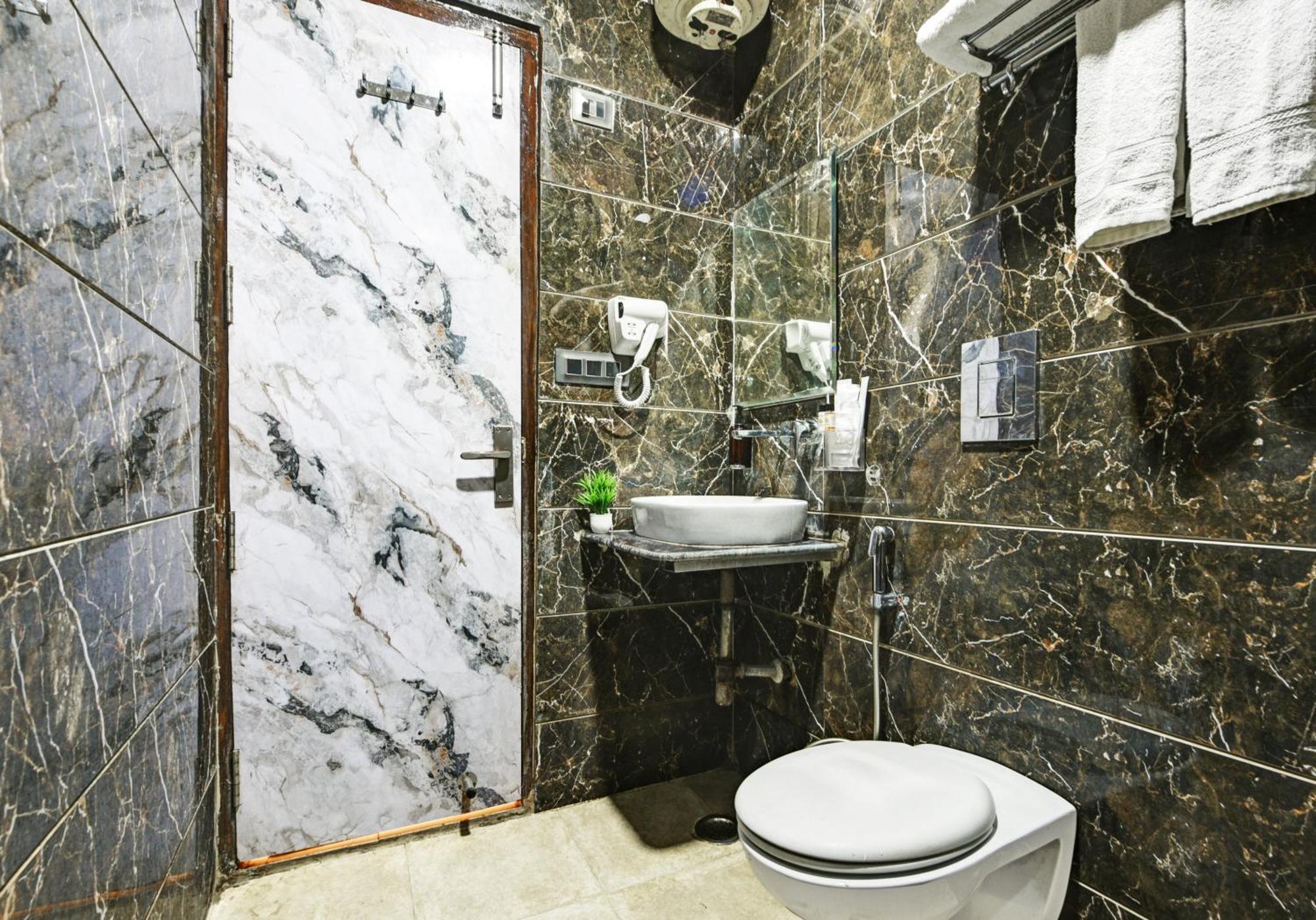 New Frontier - 2 Mins From Old Delhi Railway Station & Chandni Chowk Ngoại thất bức ảnh